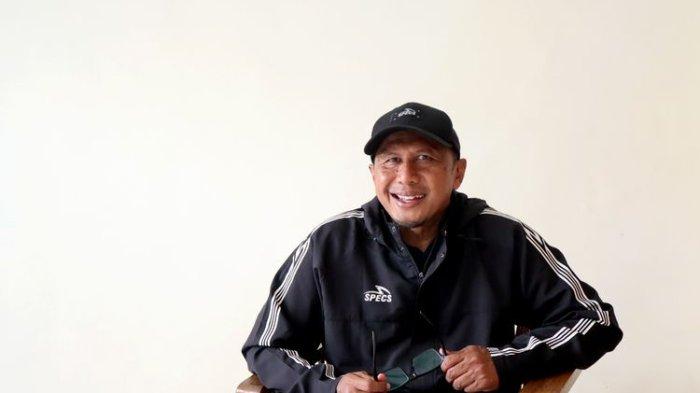 Pelatih RANS Cilegon FC, Rahmad Darmawan. Rahmad Darmawan Resmi Jadi Pelatih RANS Cilegon, Manajemen Pasang Target Finis Lima Besar.   
