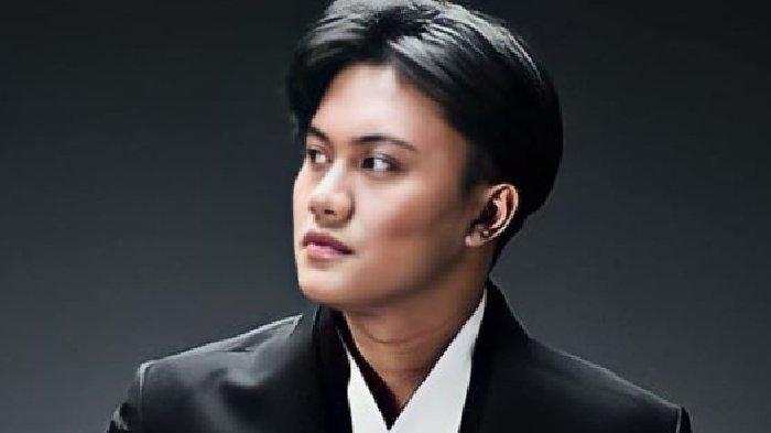 Febian Rizky Febian Kaget Dinobatkan Penyanyi Solo Pria Ngetop, Belum Genap 10 ...