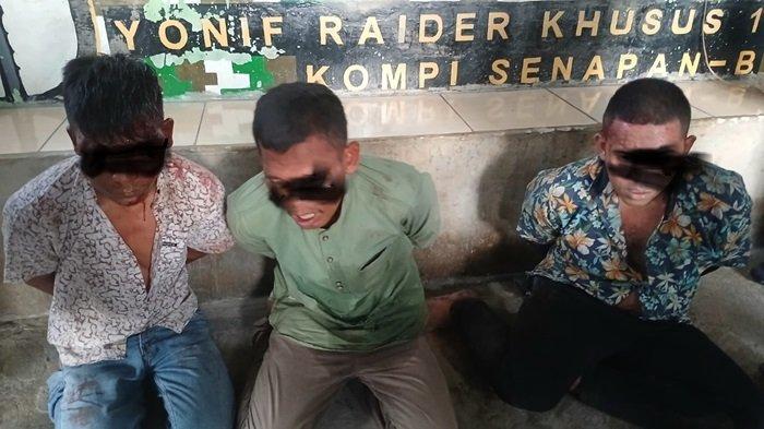 Tiga pencuri sepeda motor menggunakan Mobil Daihatsu Xenia berinisial H, A, dan M, asal Kecamatan Kluet Utara dihadang dan di amuk masa di Desa Keude Trumon, Kabupaten Aceh Selatan, Jum'at (18/10/2024).