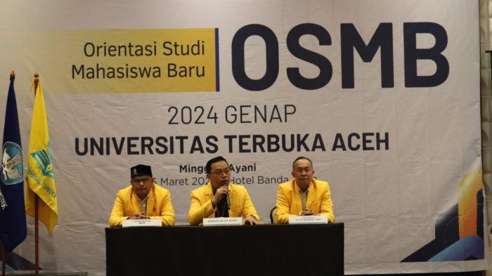 Direktur UT Banda Aceh, Windra Irawan SIKom MSi saat membuka OSMB secara hybrid di Hotel Ayani, Kota Banda Aceh, Minggu (16/3/2025).