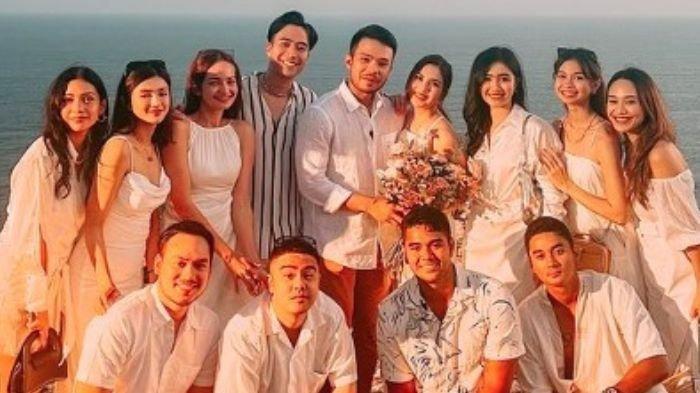 Vidi Aldiano hadiri acara lamaran Jessica Mila dan Yakup Hasibuan, disebut duta persahabatan oleh warganet.