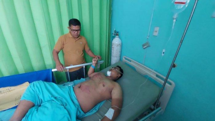 Raja Alkautsar (25), warga Lhokseumawe, korban tanah longsor di Jalan Nasonal Dusun Patetah, Desa Lae Ikan, Kecamatan Penanggalan, Kota Subulussalam hingga Sabtu (28/102/2023) masih dirawat di Rumah Sakit Umum Daerah (RSUD) Subulussalam.