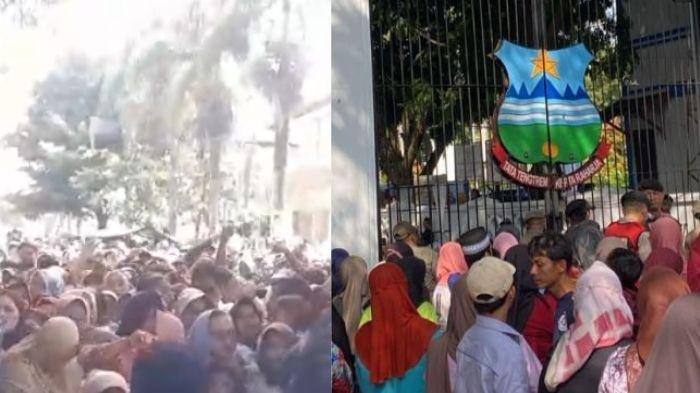 TEWAS BERDESAKAN - Warga mengantre di gerbang pendopo Garut menunggu gelaran makan gratis yang merupakan rangkaian kegiatan pernikahan Wakil Bupati Garut Putri Karlina dan Maula Akbar putra dari Gubernur Jawa Barat Dedi Mulyadi, Jumat (18/7/2025) siang. 3 orang tewas berdesakan sat mengantre makan gratis ini.