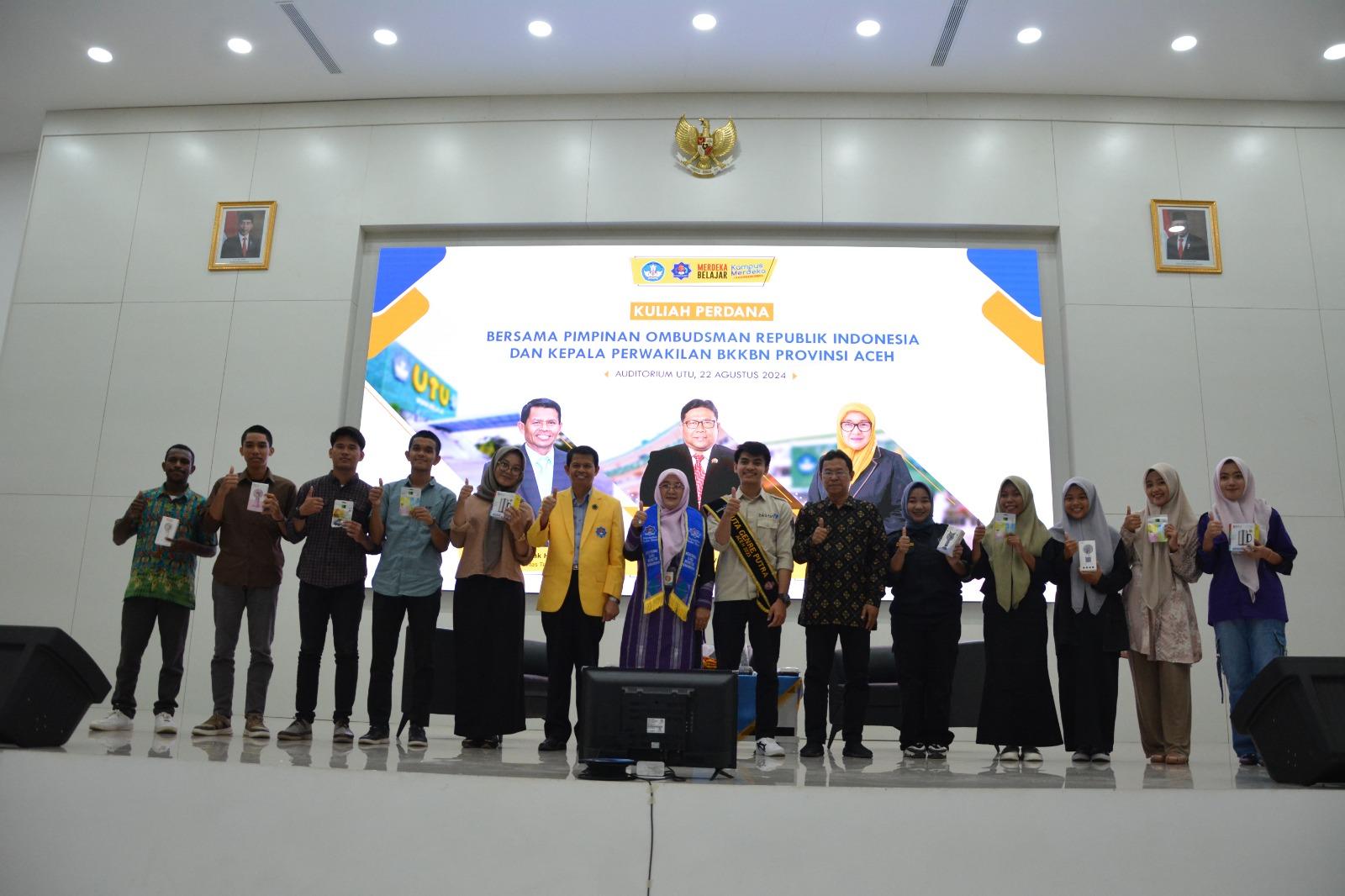Kepala Perwakilan Badan Kependudukan dan Keluarga Berencana Nasional (BKKBN) Aceh, Safrina Salim, memberikan kuliah perdana kepada sekitar 500 mahasiswa baru Universitas Teuku Umar (UTU), pada Kamis (22/8/2024)