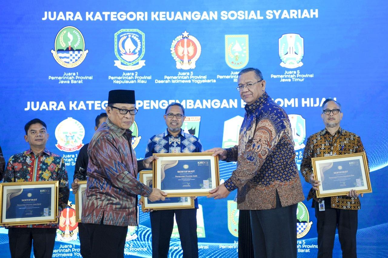 Pemerintah Aceh berhasil meraih penghargaan Anugerah Adinata Syariah 2025 di enam kategori di Sasono Mulyo Ballroom, Le Meridien Jakarta, Jl. Jenderal Sudirman No.Kav 18 - 20, Jakarta Pusat, Senin (26/5/2025).