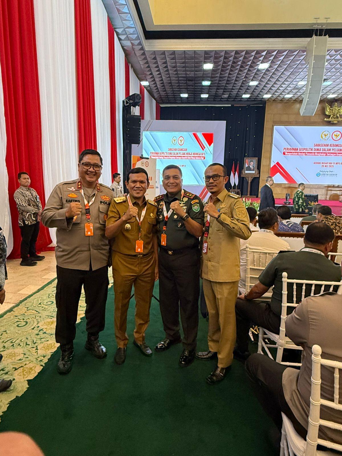 Wali Kota Subulussalam, H. Rasyid Bancin (HRB)  didampingi Wakil Gubernur Aceh Fadhlullah alias Dek Fadh, Kapolda Aceh Irjen Pol. Dr. Achmad Kartiko, S. I. K., M. H dan Panglima Komando Militer Iskandar Muda (Pangdam IM) Mayor Jenderal TNI Niko Fahrizal, M. Tr. (Han) saat  menghadiri sarasehan Geopolitik yang digelar Majelis Permusyawaratan Rakyat Republik Indonesia (MPR RI), Badan Pembinaan Ideologi Pancasila (BPIP RI), dan Center for Geopolitical Studies Indonesia (CGSI) Senin (20/5/2025) di Jakarta.