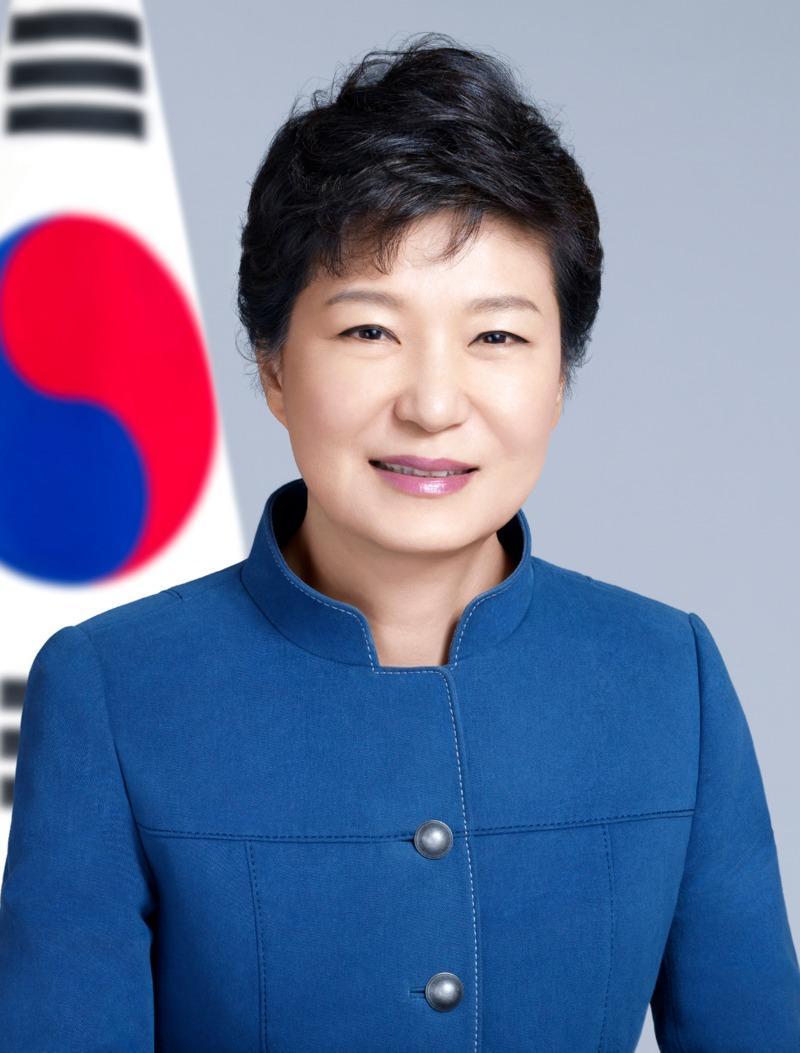 Potret Resmi Park Geun-hye, Presiden ke-18 Republik Korea (president.go.kr)