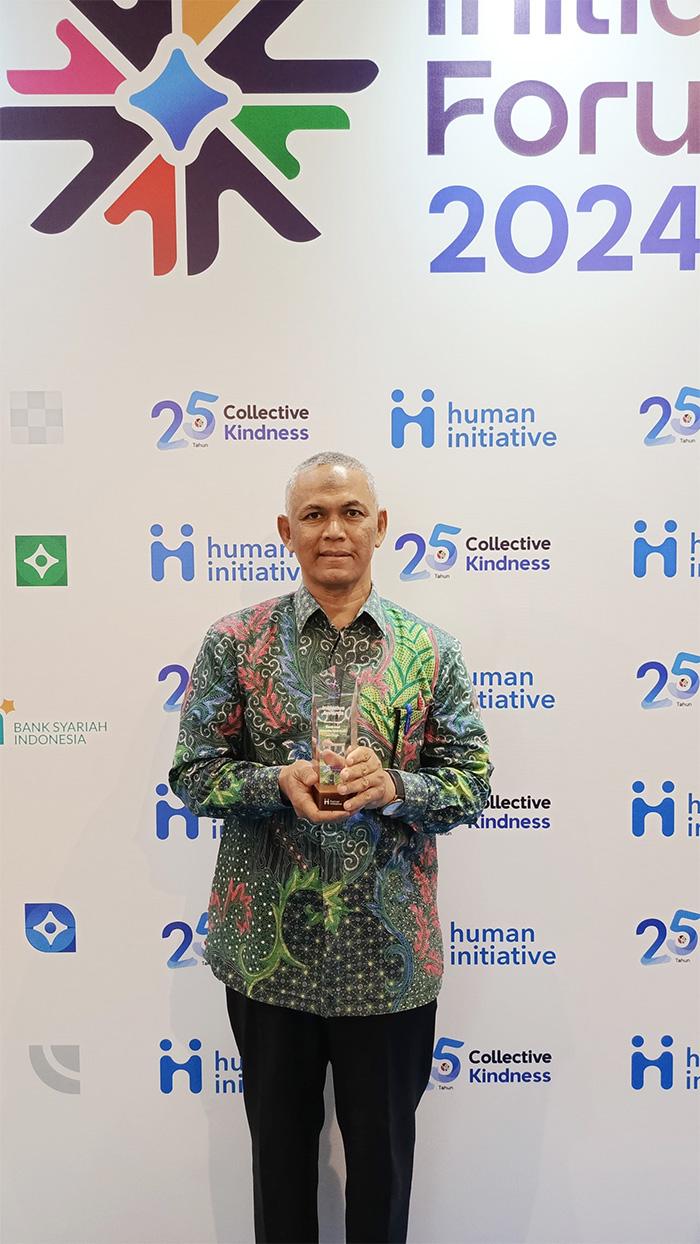 Prof. Mustanir menerima penghargaan Human Initiative Award 2024