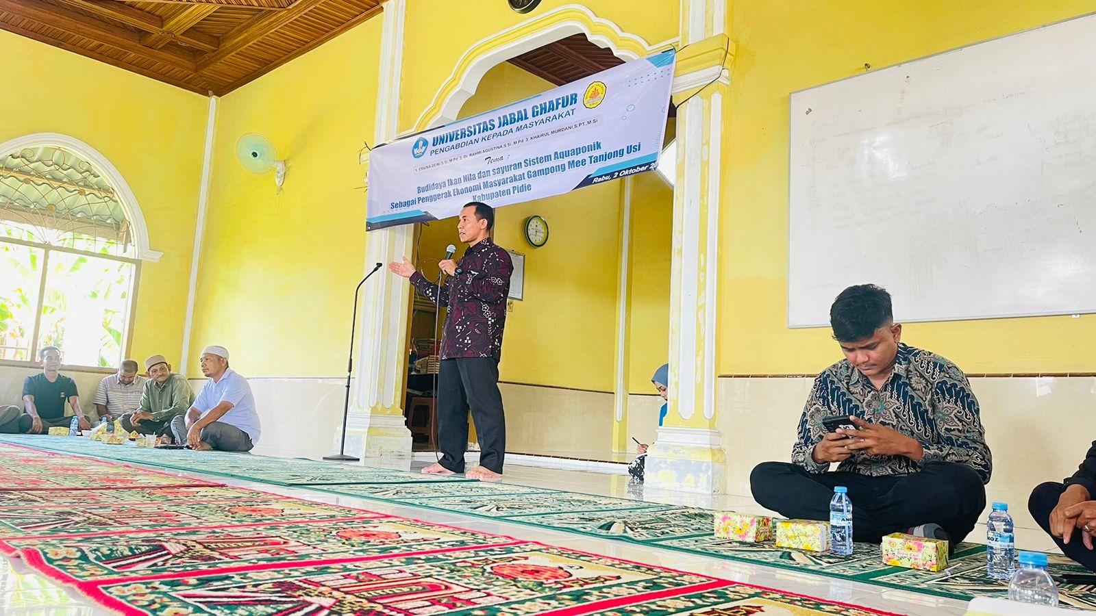 Hadir Dekan Fakultas Keguruan dan Ilmu Pendidikan, Dr Jamaliah, MPd, sejumlah dosen dari FKIP dan Fakultas Pertanian, yang memberikan dukungan penuh terhadap kegiatan pengabdian tersebut.