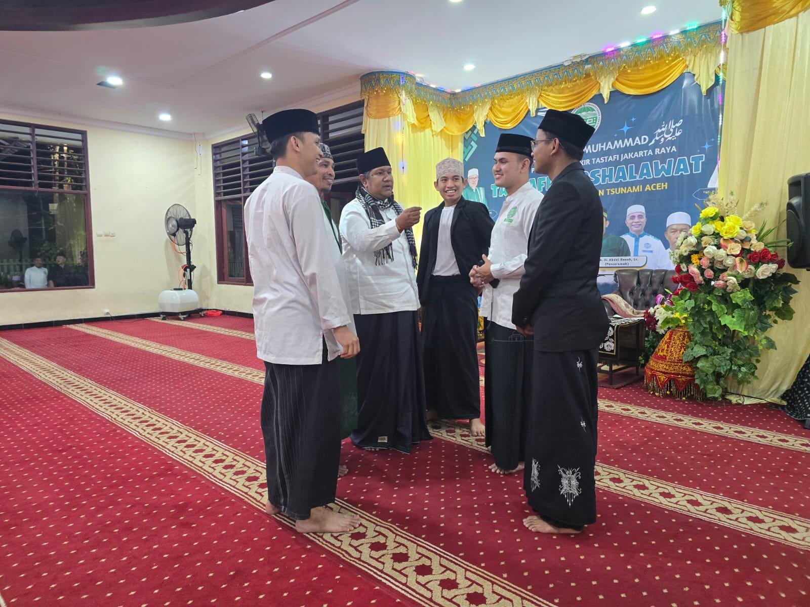 MAULID NABI - Anggota DPD RI Tgk Ahmada ikut menghadiri  kegiatan memperingati Maulid Nabi Muhammad SAW di Meunasah Aceh Pasar Minggu, Jakarta Selatan, Jumat (27/12/2024)