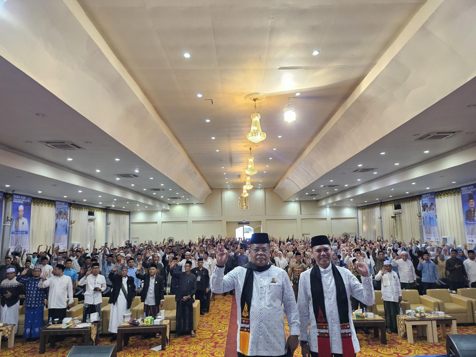Dukungan untuk  pasangan calon wali jota dan wakil wali kota Banda Aceh, Aminullah-Isnaini (AMIN), terus mengalir. Para Ulama, Pimpinan Dayah, Balai Pengajian, Majelis Taklim, TPA, Imam Masjid, serta seribu lebih santri se-Kota Banda Aceh menggelar deklarasi dukungan di Amel Convention Hall, Banda Aceh, Sabtu (16/11/2024).