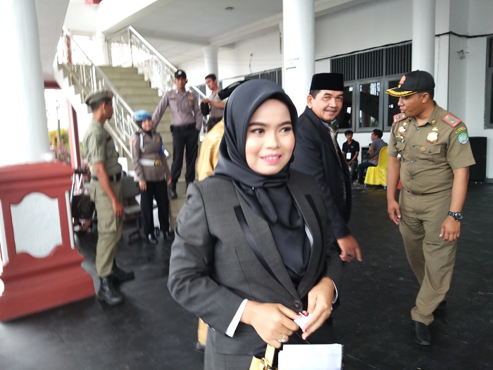 Perkenalkan, Dina Afridha Satu-Satunya Anggota Dewan Perempuan dan Termuda di DPRK Abdya - Serambinews.com
