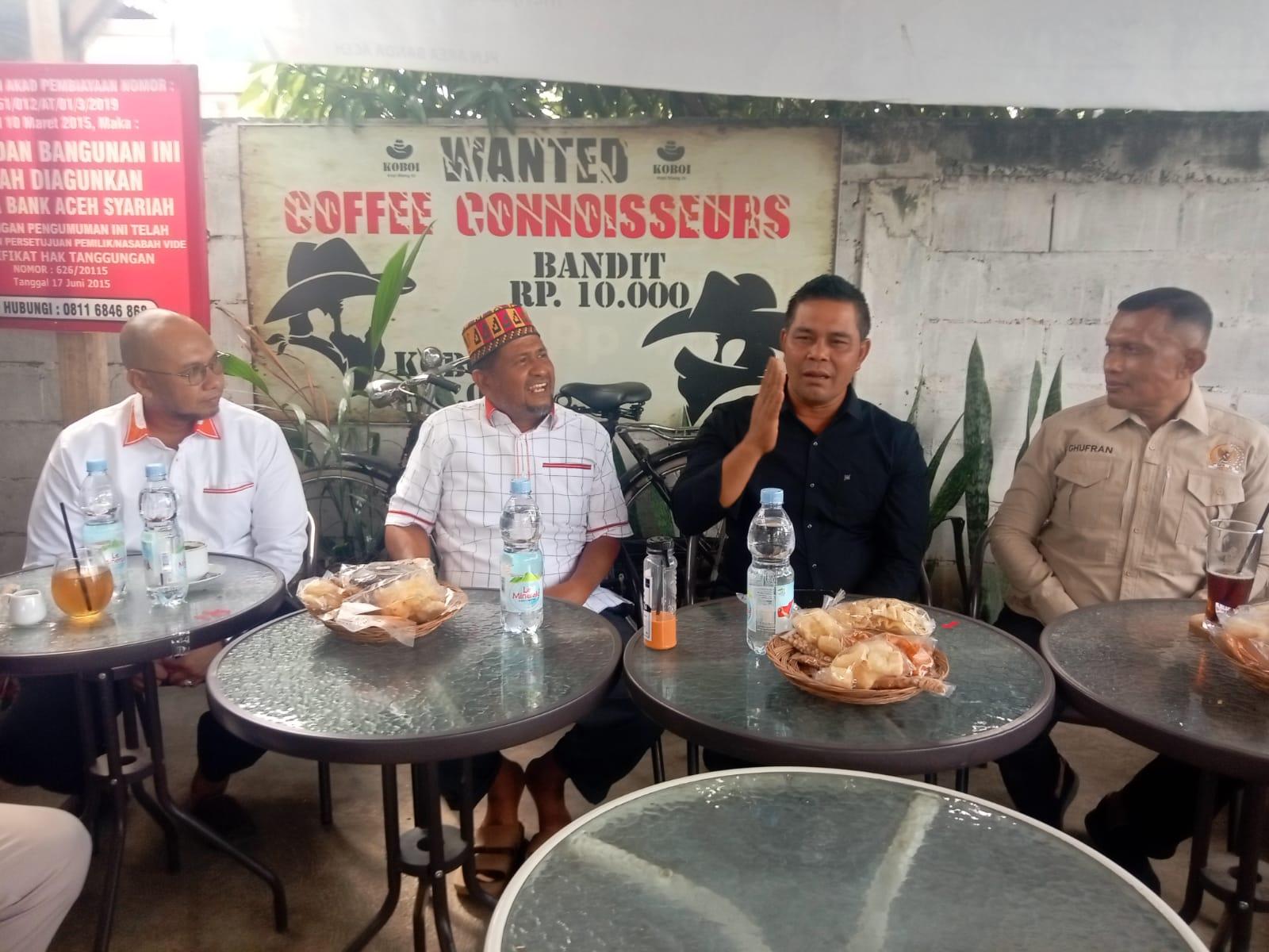 Anggota Dewan Perwakilan Rakyat (DPR) RI dari Fraksi Partai Keadilan Sejahtera (PKS) dari Dapil Aceh I, Ghufran Zainal Abidin melakukan silaturahmi dengan Bupati Aceh Besar dari jalur independen Muharram Idris atau akrab disapa Syech Muharram di Ulunowih Gayo Coffe, Kecamatan Peukan Bada, Sabtu (18/1/2025).