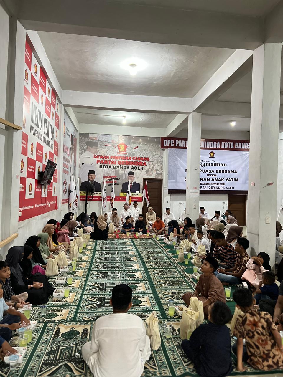 Ketua Fraksi Partai Gerindra DPRK Banda Aceh, Ramza Harli mengatakan fraksinya siap menjadi orang tua asuh bagi anak yatim yang ada di ibu kota Provinsi Aceh, Hal itu disampaikan Ramza pada acara buka puasa bersama pengurus DPC, PAC, dan para anak yatim, di kantor DPC Gerindra Kota Banda Aceh, Jumat (28/3/2025).