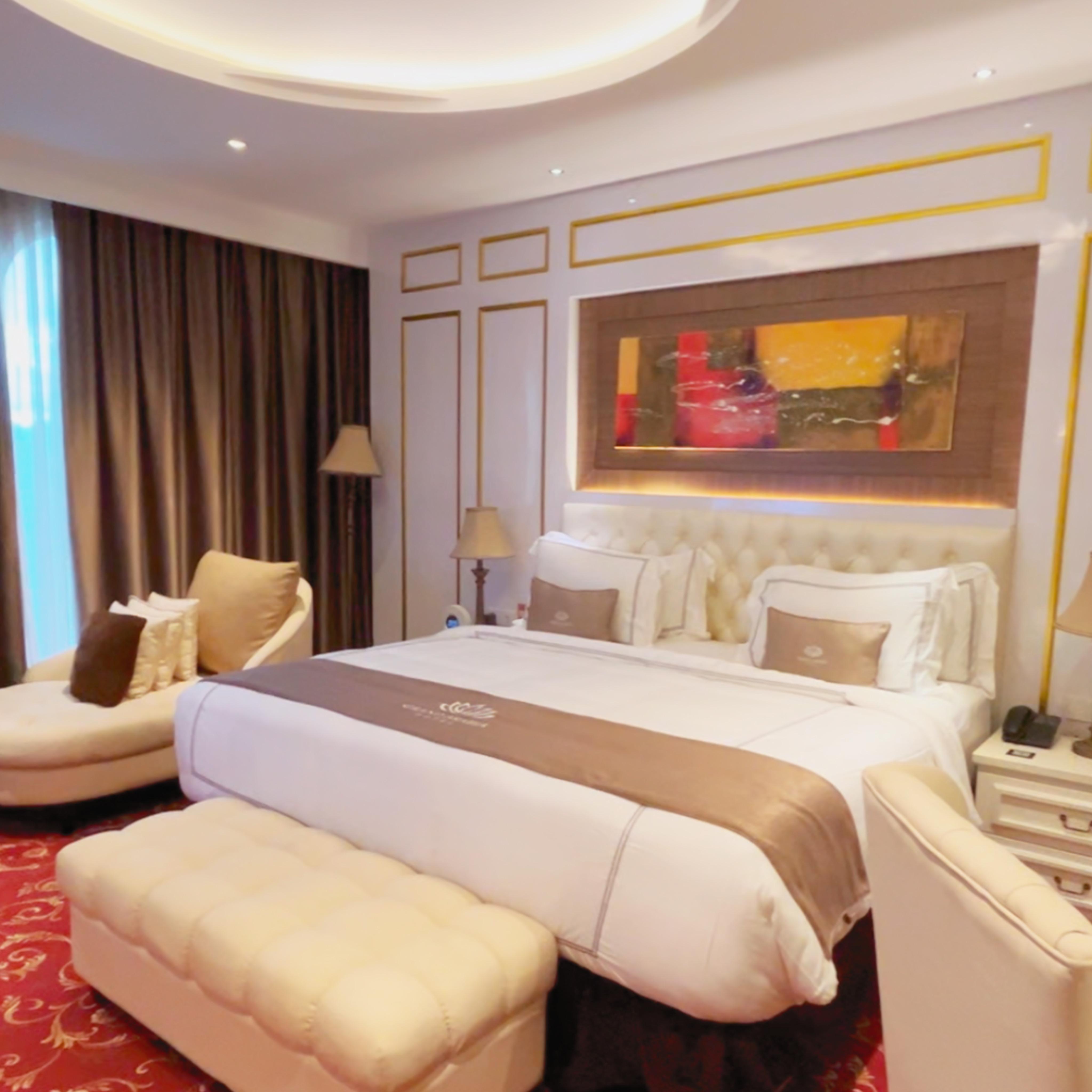 Portola Grand Arabia Hotel, sebuah destinasi hotel mewah yang terletak di lokasi strategis di tengah Kota Banda Aceh, dengan bangga memberikan kemudahan dalam proses pemesanan kamar melalui website resmi mereka