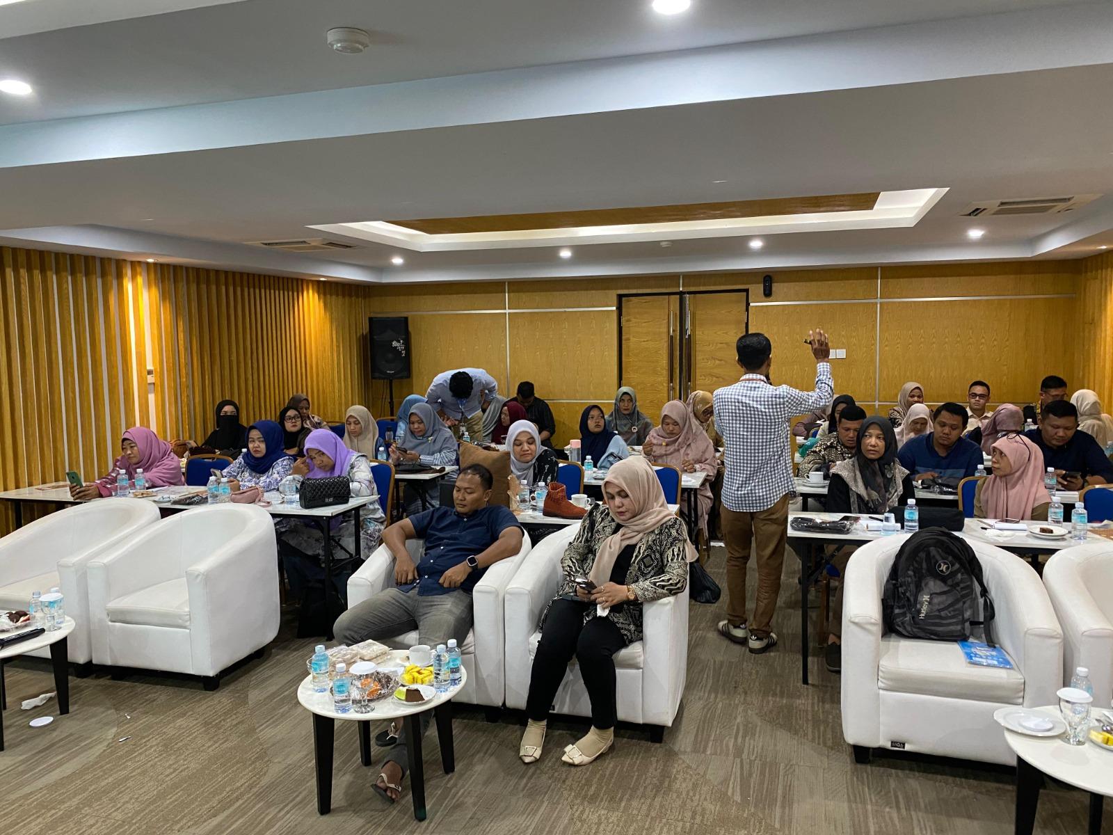 Dinas Kebudayaan dan Pariwisata Aceh bekerja sama dengan PosSaku menyelenggarakan pelatihan bertajuk “Kapabilitas Pelaku Usaha Ekonomi Kreatif dalam Dunia Digitalisasi” untuk mendorong pertumbuhan ekonomi kreatif sekaligus menjawab tantangan dunia usaha di era digital, Banda Aceh (27/05/25).