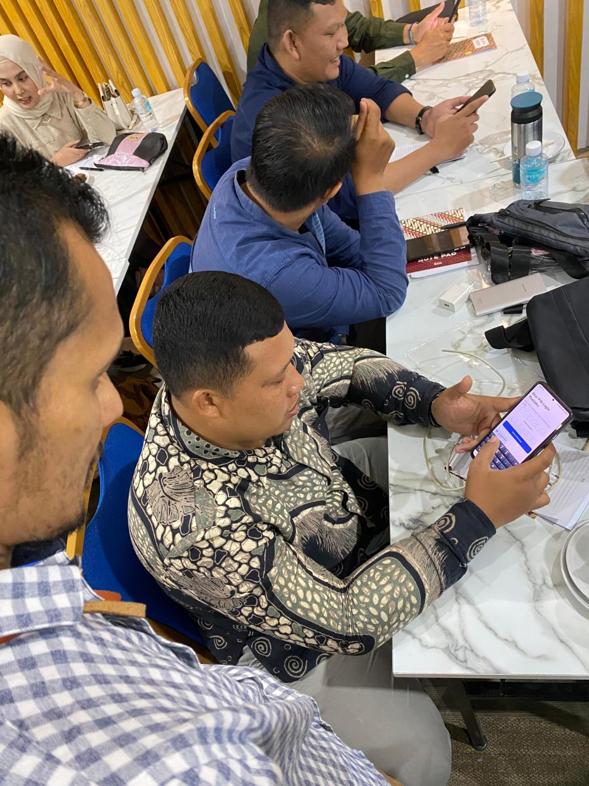 Dinas Kebudayaan dan Pariwisata Aceh bekerja sama dengan PosSaku menyelenggarakan pelatihan bertajuk “Kapabilitas Pelaku Usaha Ekonomi Kreatif dalam Dunia Digitalisasi” untuk mendorong pertumbuhan ekonomi kreatif sekaligus menjawab tantangan dunia usaha di era digital, Banda Aceh (27/05/25).