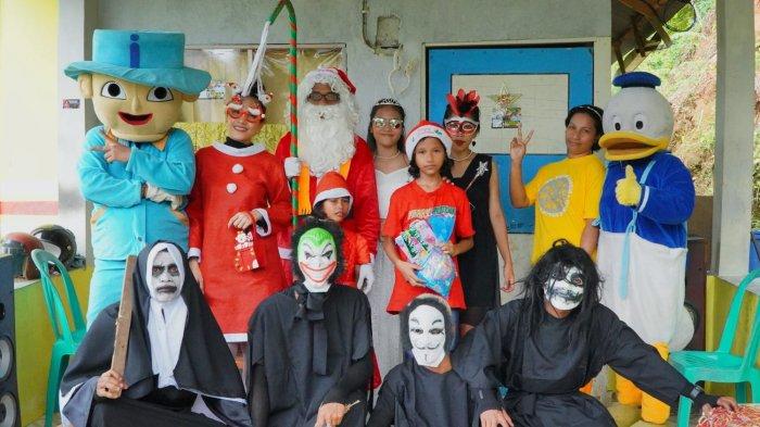 NATAL 2023: Konvoi Santa Claus AMGPM Ranting Oikumene ke berbagai lokasi di kota Ambon, Minggu (10/12/2023).
