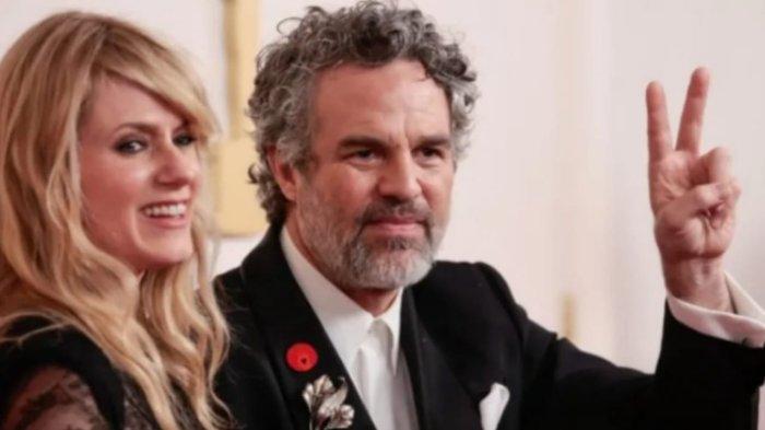 Bintang Hollywood Pakai Pin Merah Di Acara Oscar Simbol Seruan Bintang Hollywood Pakai Pin Merah Di Acara Oscar Simbol Seruan