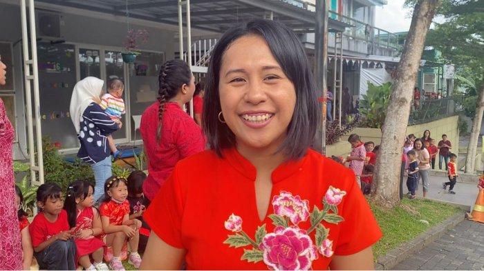 IMLEK: PIC CNY unit SD Citra Kasih Ambon, Edeth Grace de Kock saat diwawancarai terkait rangkaian acara perayaan Tahun Baru lmlek.