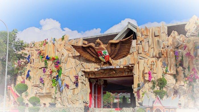 AGUSTUSAN: Dekorasi kemerdekaan RI di Lapangan Merdeka, Kota Ambon, jadi spot foto Instagramable, Selasa (15/8/2023).