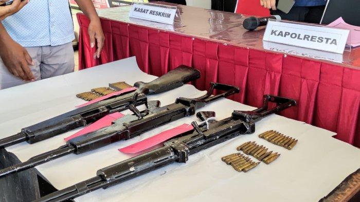 Penyelundupan 3 pucuk senjata api ilegal dan 58 butir peluru SS1 berhasil digagalkan kepolisian.