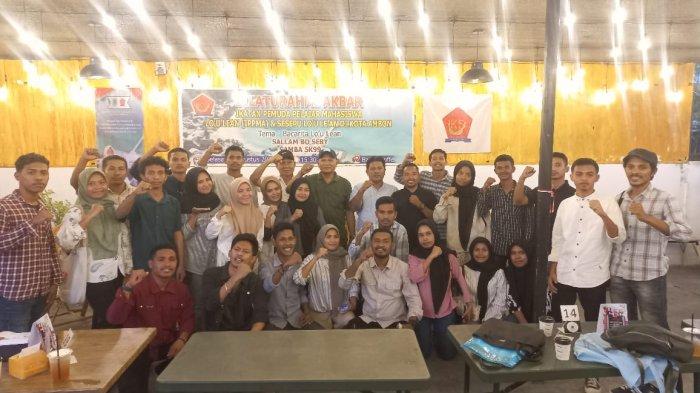 Ikatan Pemuda Pelajar Mahasiswa Lo'u Le'an (IPPMA) bersama Sesepu Lo'u Le'an di Ambon usai silaturahmi akbar, Selasa (29/8/2023).