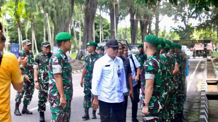 MASOHI: Unit Pelaksana Pelayanan Pelanggan (UP3) Masohi bersama 
bersama Persatuan Purnawirawan Angkatan Darat (PPAD) lakukan peninjauan lokasi penanaman.