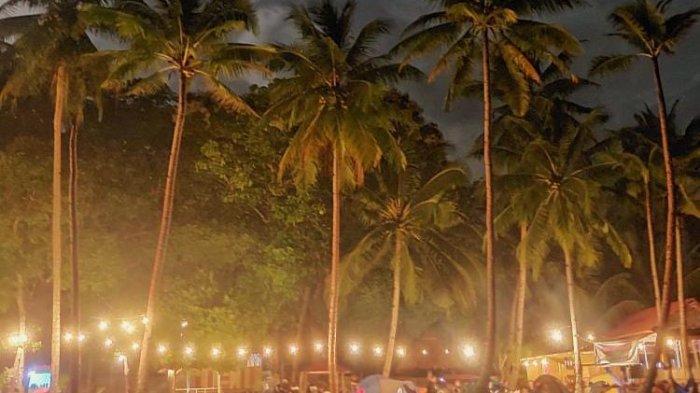 WISATA MALUKU - Berkemah di Pantai Tanjung Tetulain, Negeri Hitu, Kecamatan Leihitu, Maluku Tengah. 