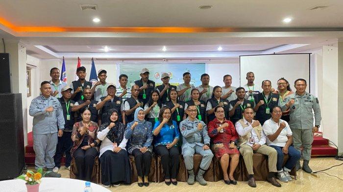 Badan Keamanan Laut (Bakamla) Zona Maritim Timur menggandeng Balai Pengawas Obat dan Makanan (POM) dalam pelatihan pengembangan kapasitas pelaku Usaha Mikro, Kecil, dan Menengah (UMKM) di Ambon, Rabu (4/9/2024).