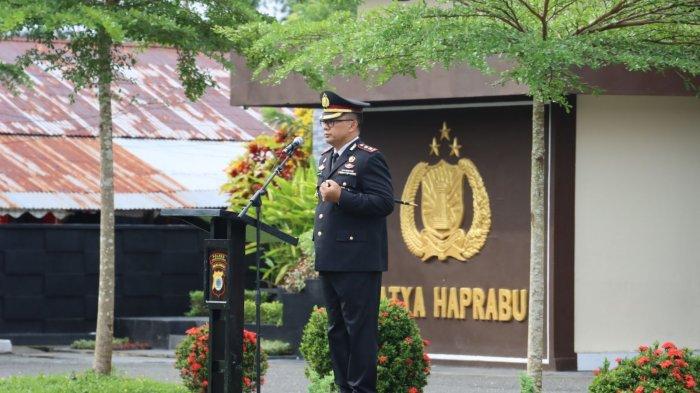 Kapolres Seram Bagian Barat, AKBP Dennie Andreas Dharmawan saat memimpin Upacara Hari Kesaktian Pancasila di Lapangan Upacara Polres, Selasa (01/10/2024).