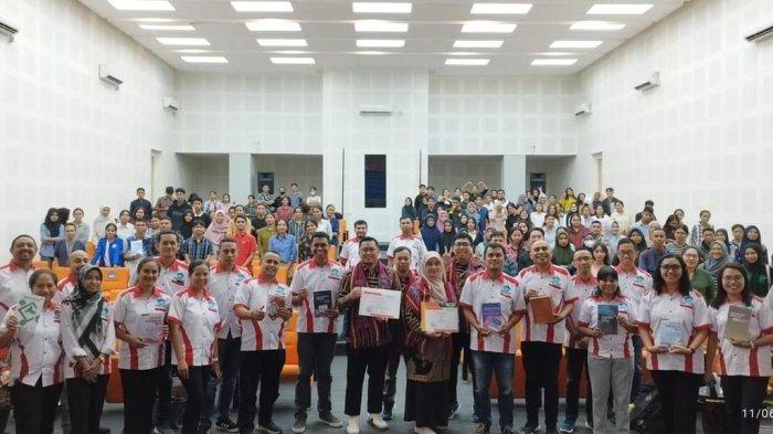 Jurnal Barekeng Universitas Pattimura (Unpatti) menerima kunjungan benchmarking tim Universitas Brawijaya pada Selasa, 11 Juni 2024 di ruang Jurnal Barekeng Unpatti.