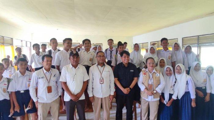 Balai POM di Ambon rayakn Hari Anak Nasional ke 40 dengan cara melakukan kunjungan ke beberapa sekolah.
