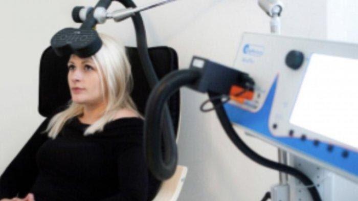 Ilustrasi Transcranial Magnetic Stimulation (TMS)