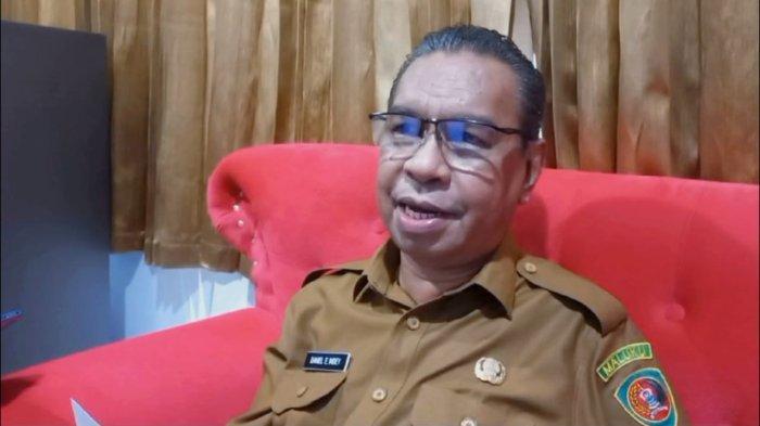Kepala Kesbangpol Provinsi Maluku saat diwawancarai awak media