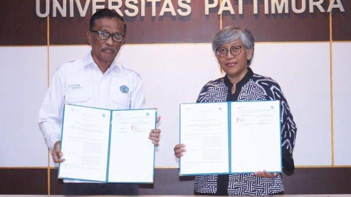 Penandatanganan Pejanjian Kerja Sama (PKS) antara Yayasan Fokus Nexus Tiga, Ir. Yuyun Ismawati Drwiega, M.Sc dengan Lembaga Penelitian dan Pengabdian Masyarakat Universitas Pattimura, Prof. Dr. Melianus Salakory, M.Kes tentang Pengumpulan Sampel dan Penyusunan Kajian Teknis untuk Penyusunan Rencana Aksi Daerah Pengurangan dan Penghapusan Merkuri di Provinsi Maluku.