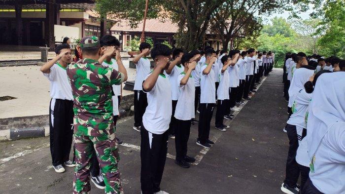 Latihan Pendidikan Karakter di SMA Negeri 7 Surakarta Rabu (12/2/2025)
