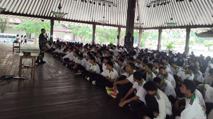 Latihan Pendidikan Karakter di SMA Negeri 7 Surakarta di gelar pada Rabu (12/2/2025)