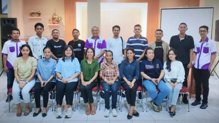 PELATIHAN JURNALISTIK - Foto bersama usai Workshop 'Citizen Journalism' yang berlangsung di Aula Kantor Klasis Pulau Ambon, Kecamatan Sirimau, Kota Ambon, pada Sabtu (31/5/2025).