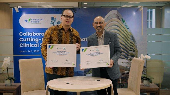 MAYAPADA HOSPITAL-- Penandatanganan Clinical Collaboration Agreement oleh Chairman & Group CEO Mayapada Healthcare, Jonathan Tahir, dan Group Medical Director Apollo Hospital Group, Prof Anupam Sibal, di Mayapada Tower Jakarta Selatan (24/3).
