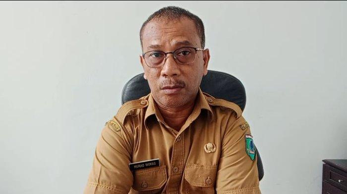 LITERASI - Kepala Dinas Perpustakaan dan Kearsipan Kabupaten Seram Bagian Timur (SBT) Murad Wokas saat diwawancarai Tribunambon.com diruang kerjanya, Senin (24/3/2025).