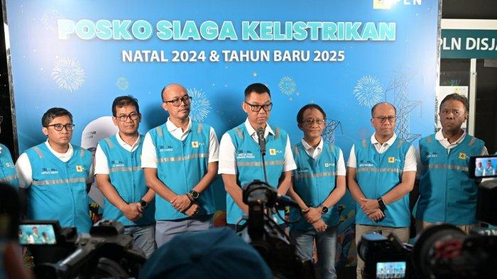 Direktur Utama PLN Darmawan Prasodjo saat melakukan teleconference kesiapan kelistrikan nasional menjelang pergantian tahun bersama seluruh unit PLN se-Indonesia, subholding, dan anak perusahaan yang dipusatkan di PLN Unit Induk Distribusi (UID) Jakarta Raya pada Selasa, (31/12/2024).