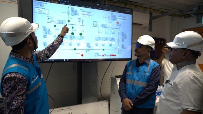 PT PLN (Persero) melalui Unit Induk Wilayah Maluku dan Maluku Utara (UIW MMU) berhasil sinkronisasikan Barge Mounted Power Plant (BMPP) Nusantara 1 ke sistem kelistrikan Pulau Ambon, Provinsi Maluku, Selasa (30/1/2024).
