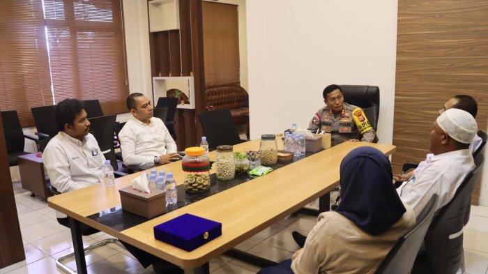 PT PLN (Persero) UP3 Tobelo melakukan kunjungan kerja sama ke Polres Kabupaten Halmahera Utara.