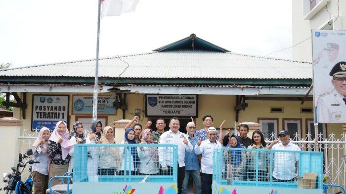 PT PLN ( Persero) Unit Induk Wilayah Maluku dan Maluku Utara (UIW MMU) melalui Unit Pelaksana Pelayanan Pelanggan (UP3) Ternate menyerahkan bantuan Tanggung Jawab Sosial dan Lingkungan (TJSL) kepada masyarakat di tiga kelurahan.