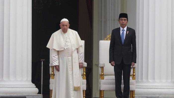 Paus Fransiskus dan Presiden Jokowi. Paus Fransiskus tiba di Istana Merdeka, Jakarta Pusat, Rabu (4/9/2024) untuk upacara kenegaraan bertemu Presiden Jokowi dan jajaran.