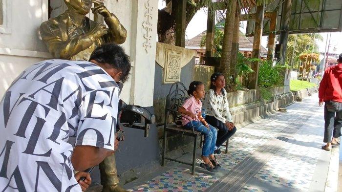 PENYANYI CILIK - Proses Syuting Penyanyi cilik dalam lagu barunya berjudul rindu mama di Lapangan Merdeka Kota Ambon, Senin(23/06/2025)