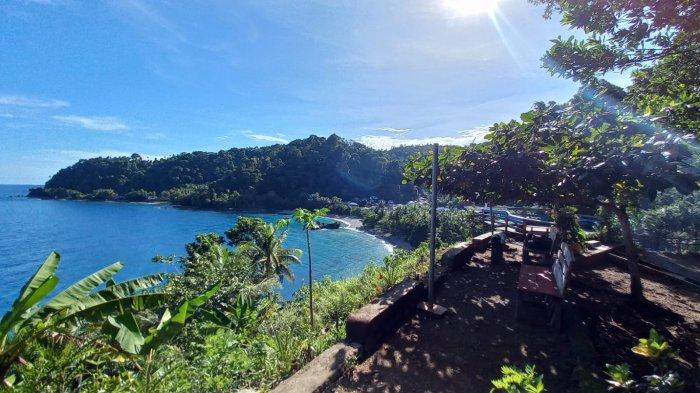 Pemandangan Puncak Love di Negeri Allang, Kecamatan Leihitu Barat, Maluku Tengah