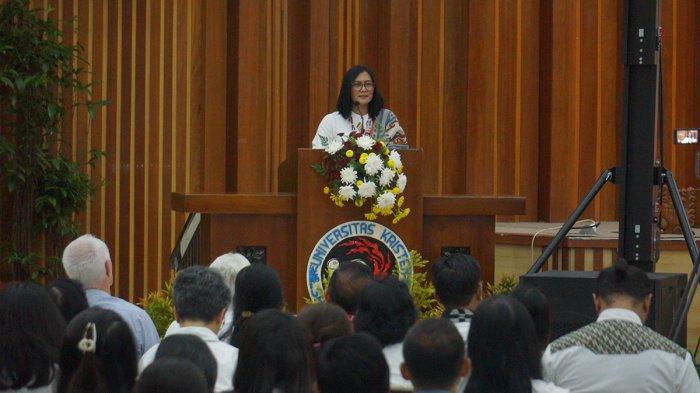 Rektor UKSW saat menyampaikan kabar gembira UKSW mendapat pengakuan bintang 3 secara menyeluruh dari  QS Stars University Rating (4)