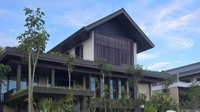 Tampak depan tampilan rumah dinas Menteri Basuki| Menteri Pekerjaan Umum dan Perumahan Rakyat (PUPR) Basuki Hadimuljono mengecek rumah dinasnya di Ibu Kota Nusantara (IKN) Kalimantan Timur. (Dokumentasi Indah Karya)